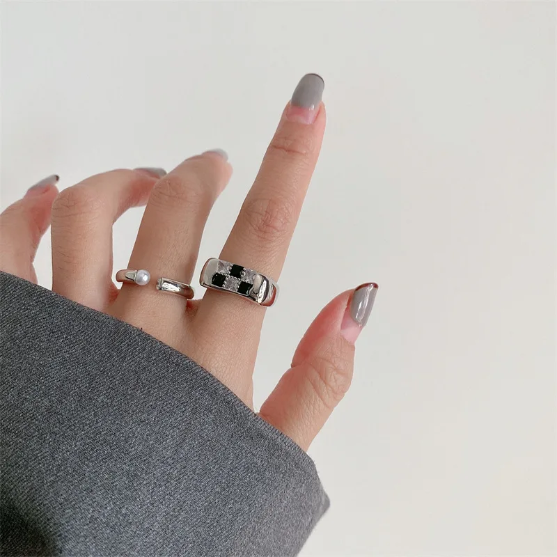 

Modern Jewelry Geometric Ring 2022 New Trend Simulated Pearl Black White Crystal Ring For Women Accessories