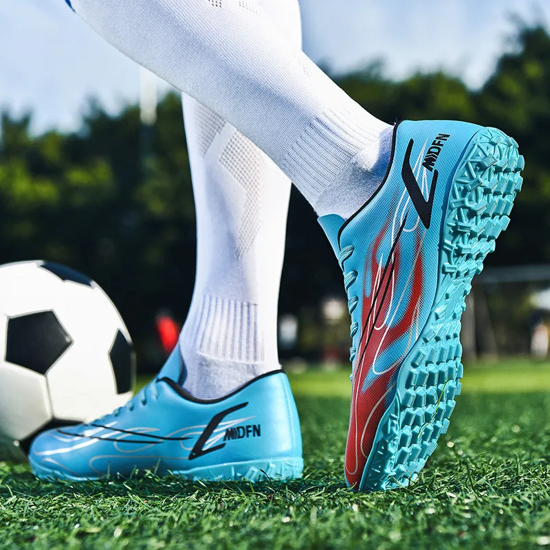 New Blue Men Football Shoes Comfortable Anti-slip Children's Football Sneaker Breathable Men's Soccer Shoes Zapatos De Futbol