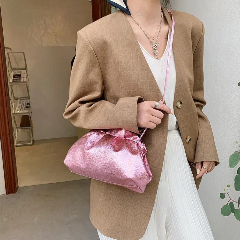 Unique Design Pretty Leather Retro Crossbody Cloud Bag Solid Color Delicate Clutch Clip Bag Female Luxurious Cloud Bag