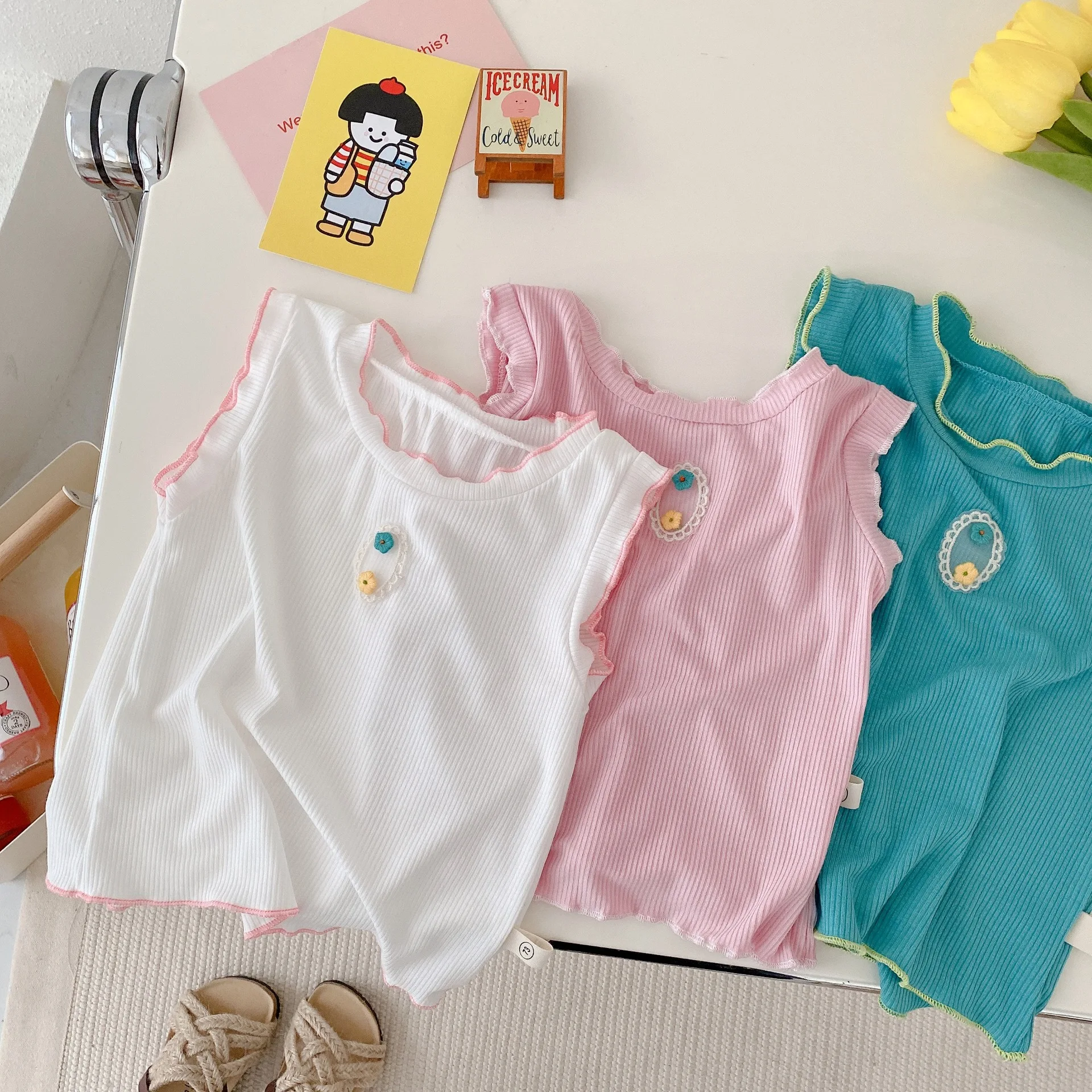 

Girls Fashion Vest Summer Kids Lace Flowers Ribbed Cotton Vest Korean Style Children Sleeveless Clothes 1-6Y 2022 New