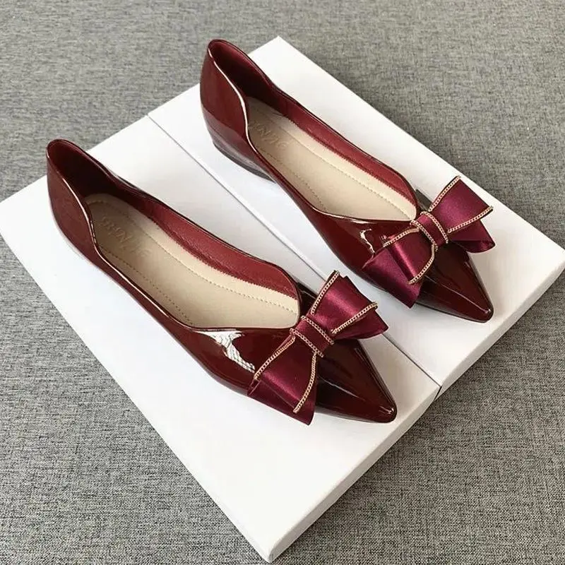 

Leather Shoes Women's Flat Fairy Shoes Bow Bean Shoes Soft Bottom Ladybug Shoes Shallow Pointed Large Size Women's Shoes 4143