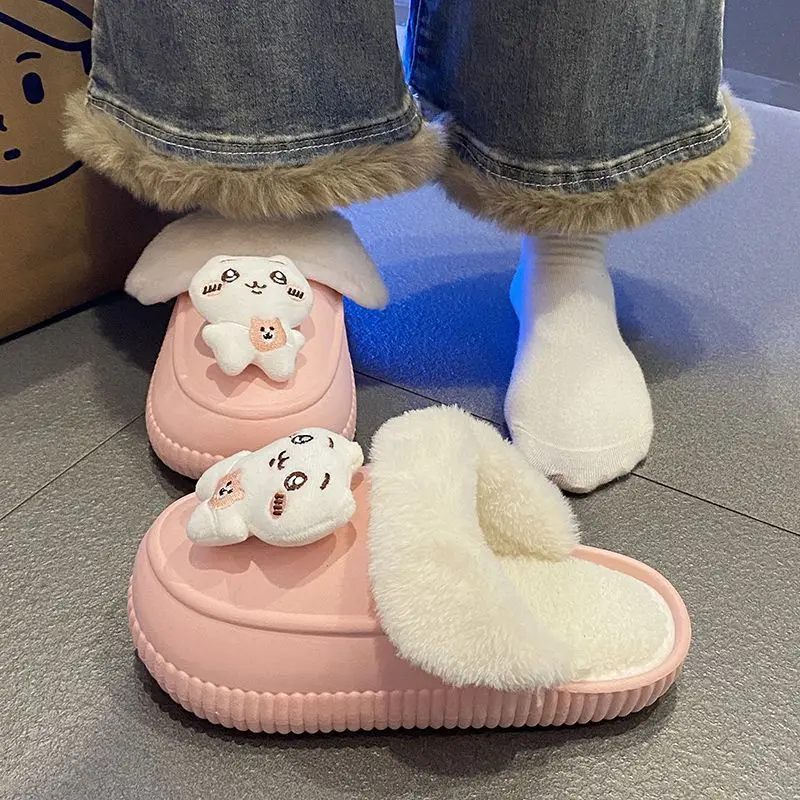 Фото Плюшевые тапочки Kawaii Usagi для девочек 2026: милые зимние теплые домашние тапочки Chiikawa с аниме-дизайном, съемные, нескользящие, на толстой подошве №2