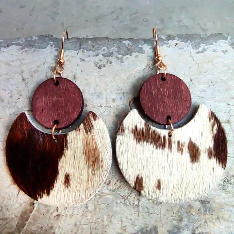 

2022 Wholesale Hot Sale Leopard Cow Print Leather Earrings American Western Style Round Wood Stitching Crescent Leather Earrings