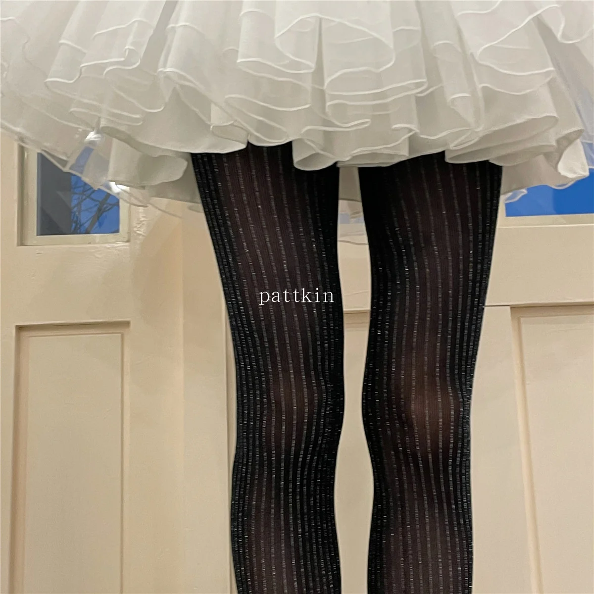 New silver glitter, gold and silver, scallion, anti-hook, vertical stripe, thin and beautiful black mesh stockings and panties