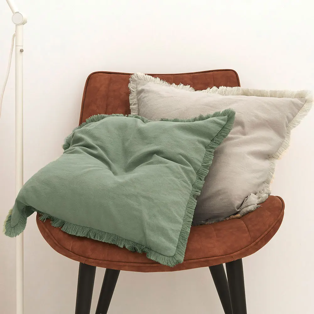 Искусственный зеленый чехол для подушки с кисточками