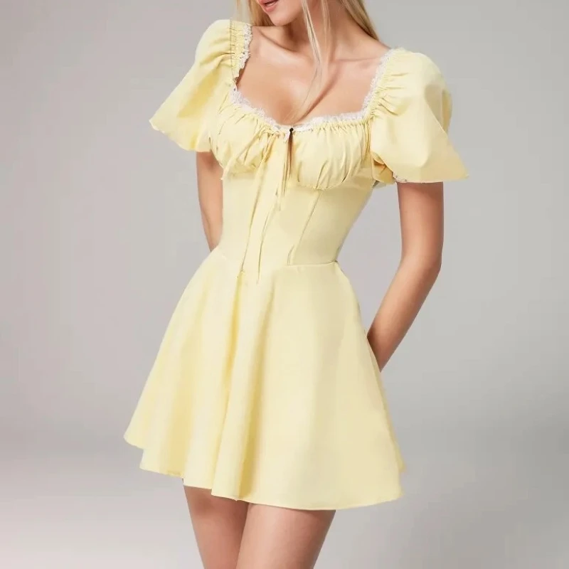 Мини-платье женское кружевное желтое ТРАПЕЦИЕВИДНОЕ с квадратным вырезом на