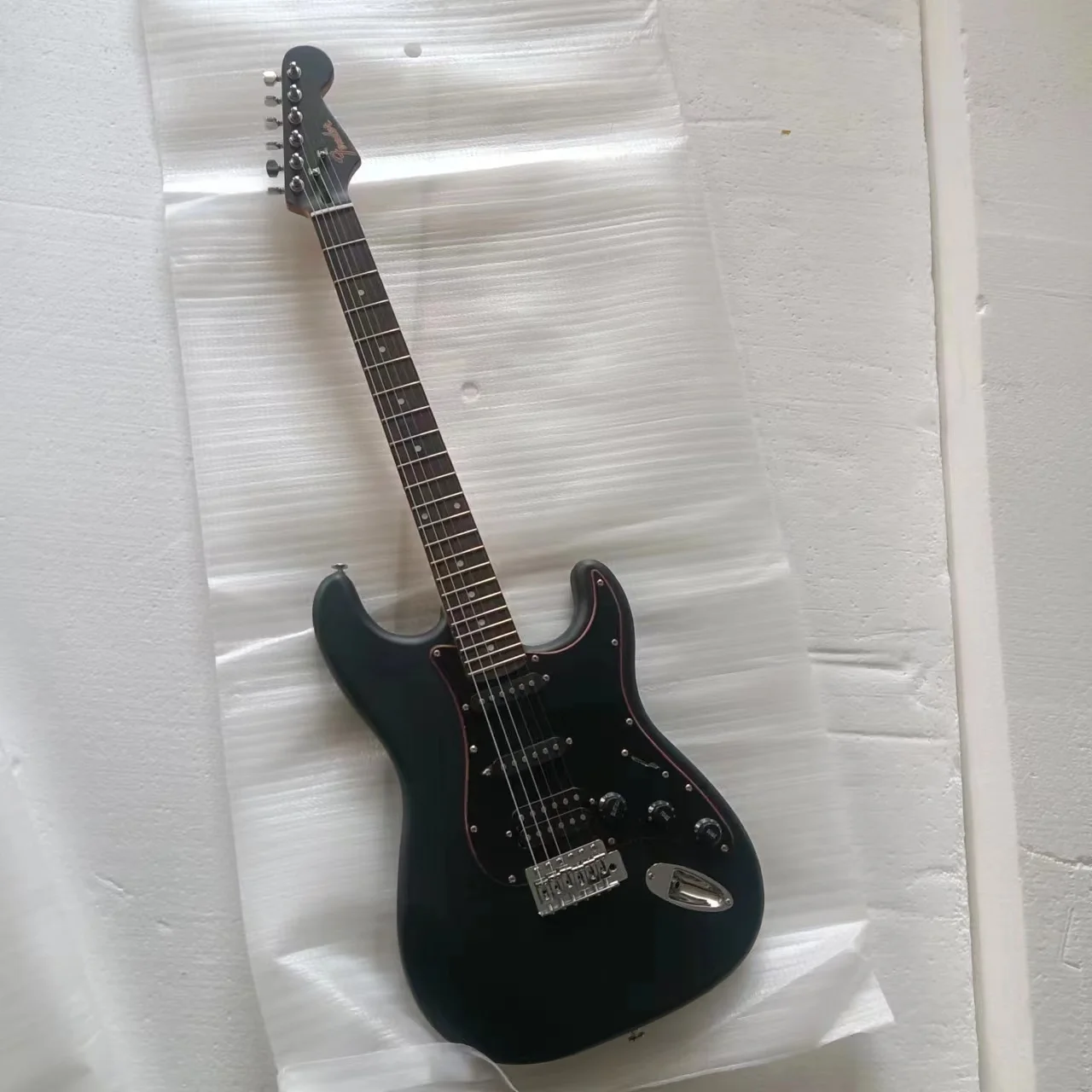 

New!!! Matte Black Color ST Electric Guitar, Solid Body ,Rosewood Fretboard, Balck with Red Line PickGuard,
