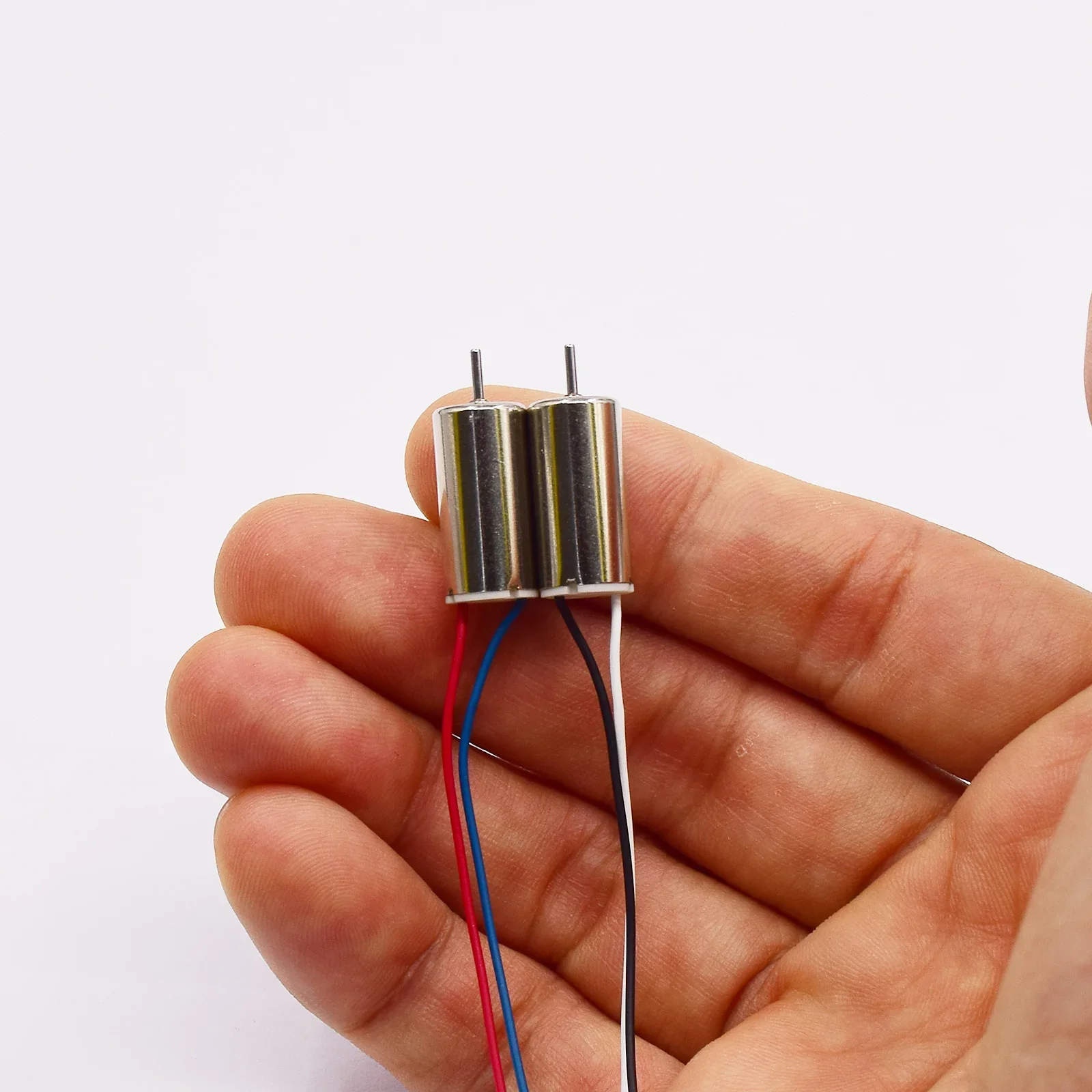 

Двигатель 816 8мм*16мм из драгоценных металлов 3.7В 65000 об/мин