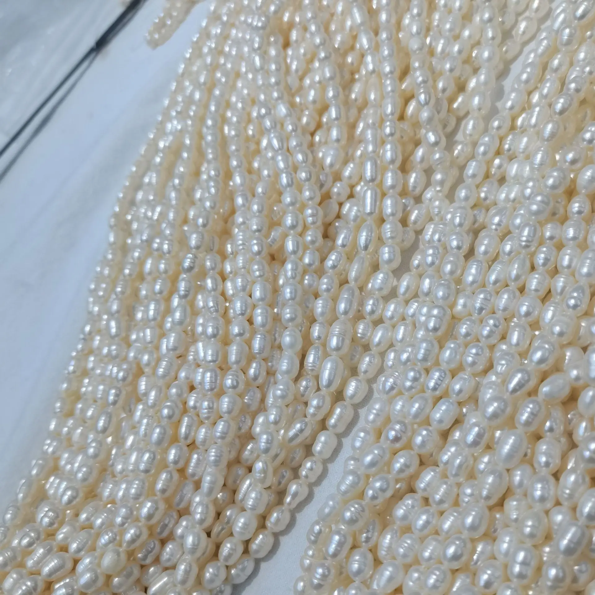 Недорогие бусины из натурального пресноводного жемчуга 5-6 мм