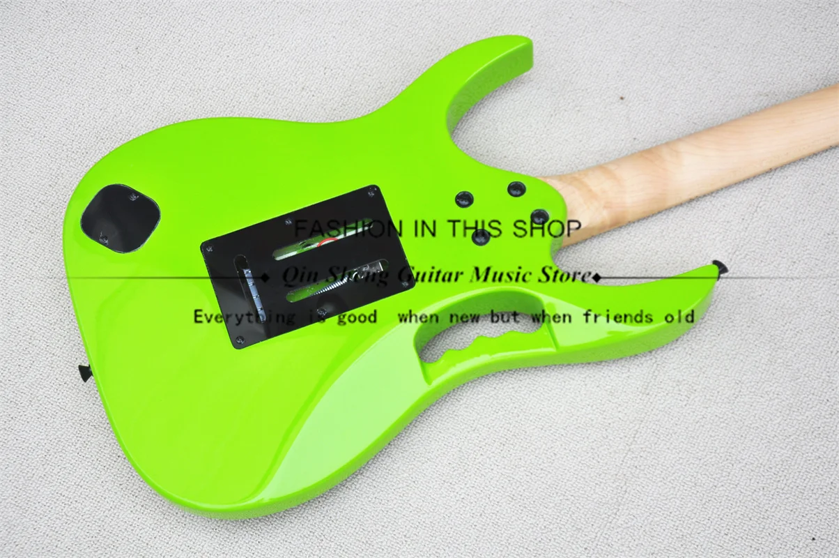 6-струнная электрическая гитара, корпус из липы зеленой гитары, Черный мост тремоло, кленовый гриф, розовые пикапы HSH