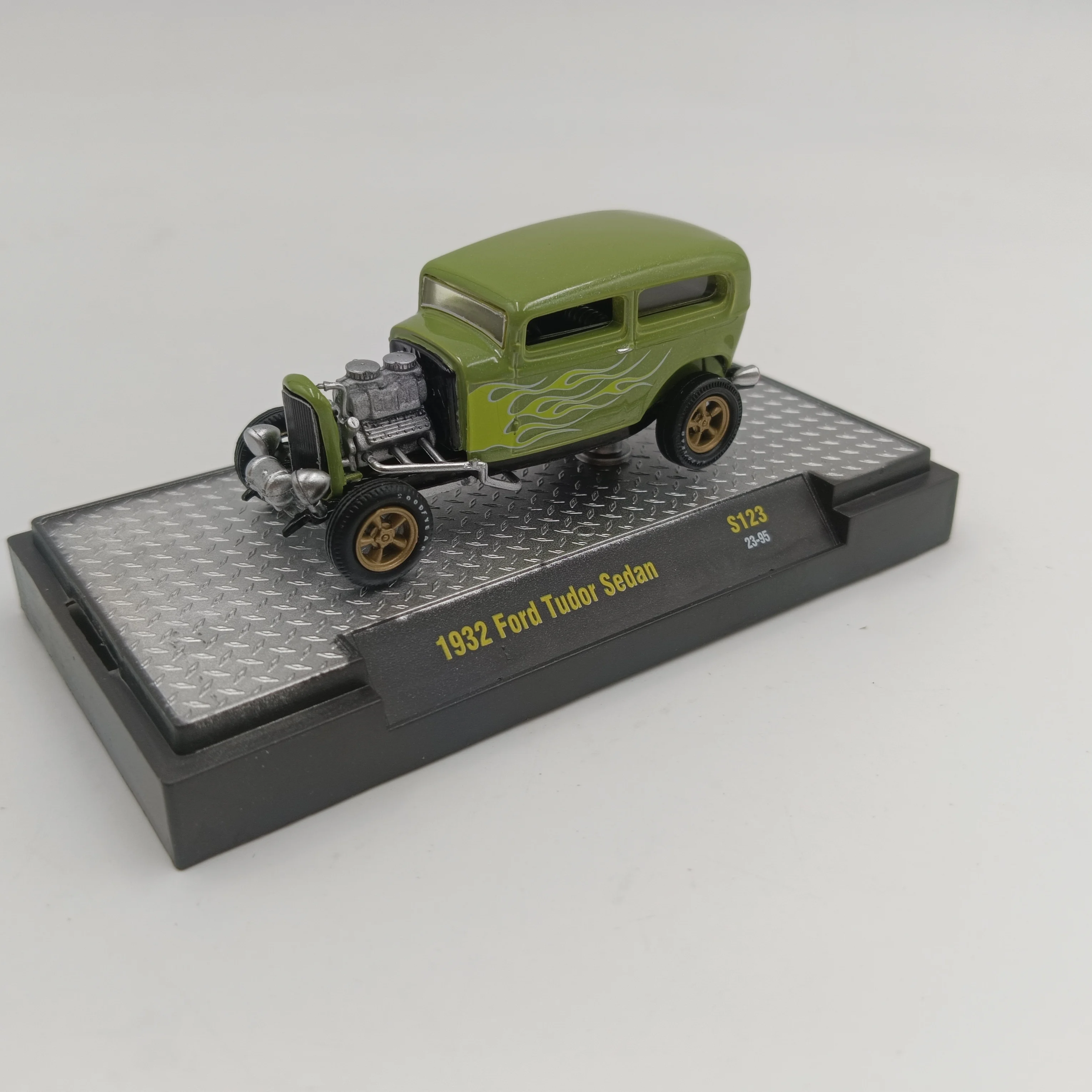 M2 Machines 1/64 1932 Ford Tudor Sedan модель автомобиля из сплава редкая коллекция игрушек