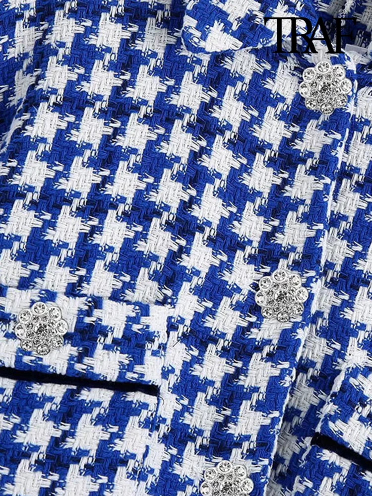 Женская твидовая куртка на пуговицах с длинным рукавом и накладными карманами -