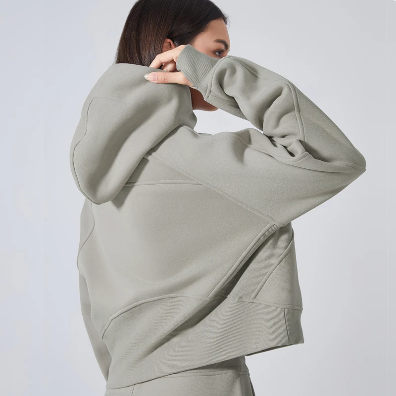 Женские спортивные куртки с карманами и отверстиями для большого пальца