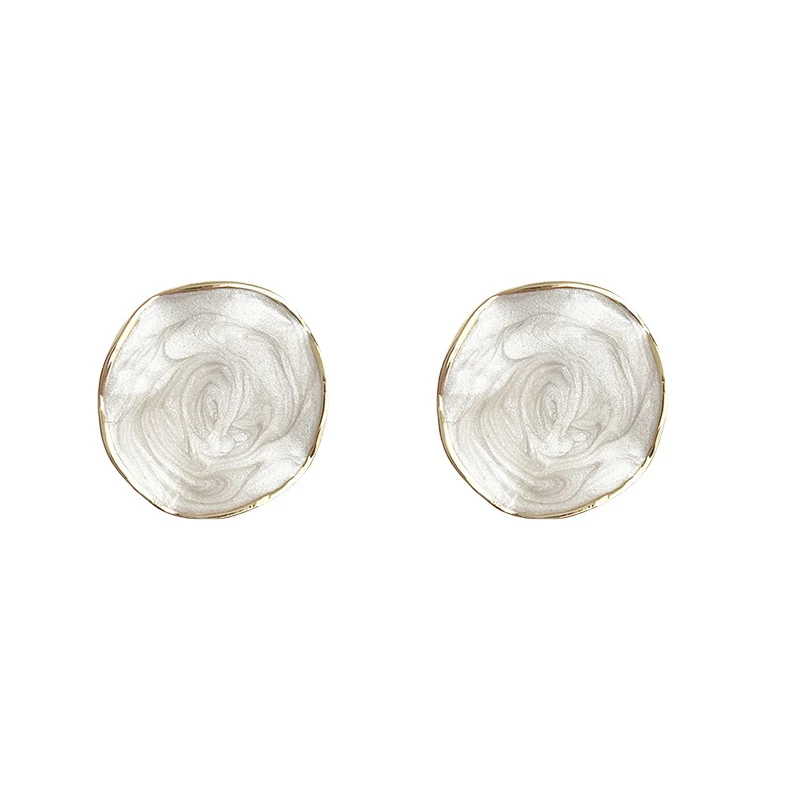 Круглые металлические эмалевые серьги-гвоздики с кремом