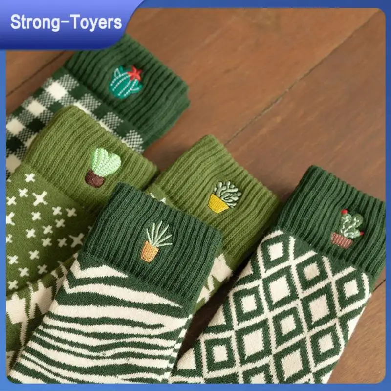 

Поглощающие пот носки средней длины теплые носки не сдержанные удобные чулки в этническом стиле женские носки дышащие носки