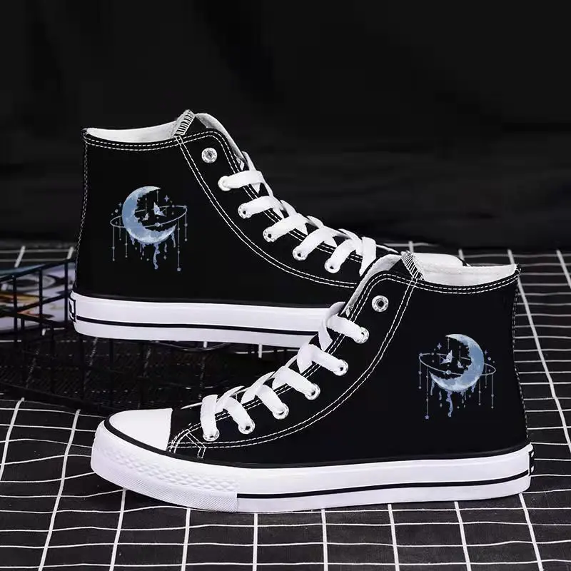 Рисунок 6 - Мужские холщовые туфли с высоким берцем и граффити