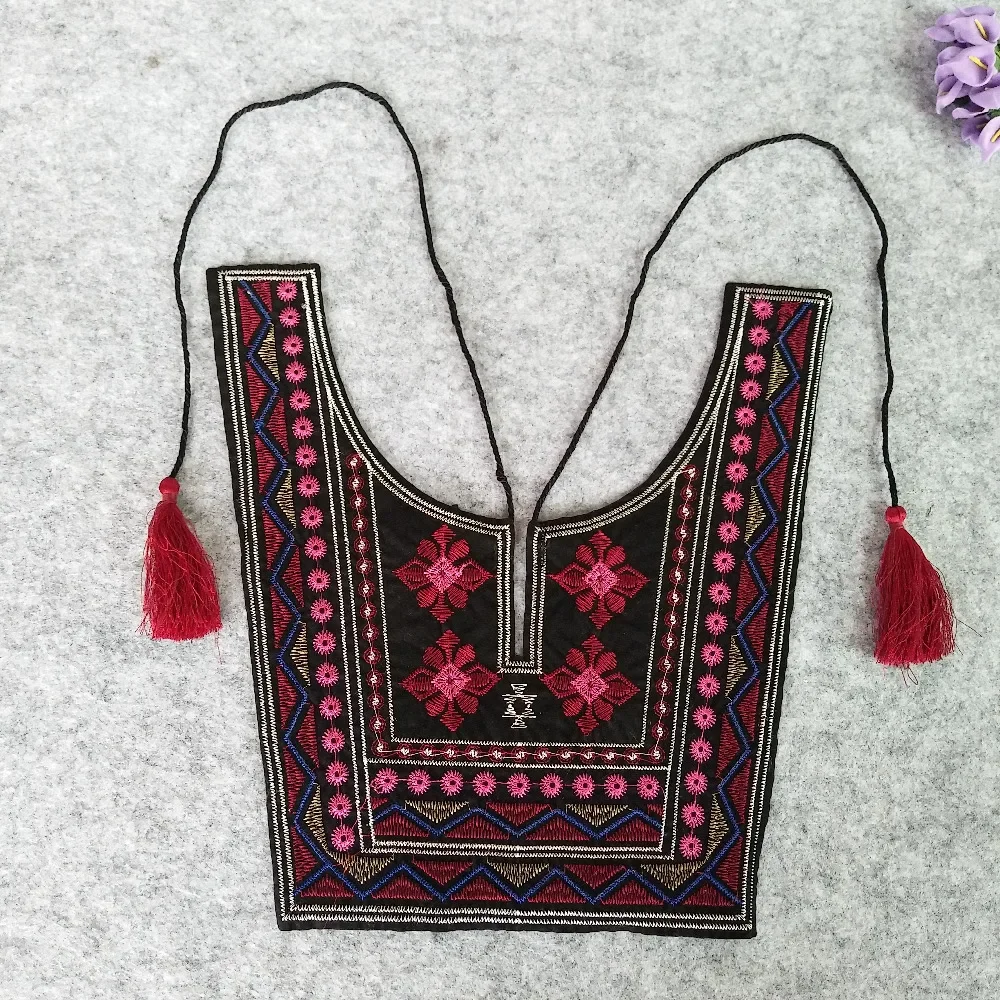 Кружевной воротник в этническом стиле с вышивкой