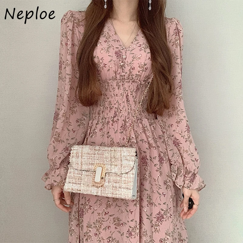 Платье Neploe с V-образным вырезом расклешенным длинным рукавом женское