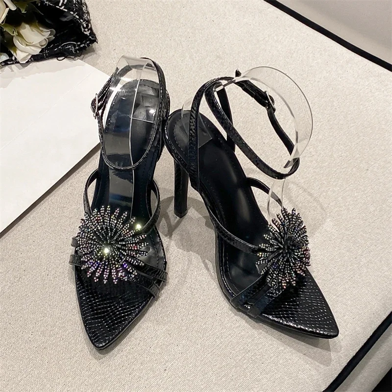 Босоножки женские с острым носком на тонком высоком каблуке