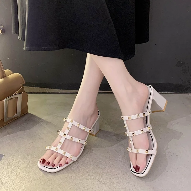 

Women's Flip Flops Shoes Low Ladies' Slippers Square Heel Rivet Luxury Slides Slipers Women Heeled 2021 Pointed Open Toe Sandals