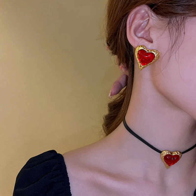 Exaggerated Retro Wrinkled Resin Heart Necklace Stud Earrings Medieval Vintage Red Heart Love Pendant Earrings for Women Jewelry