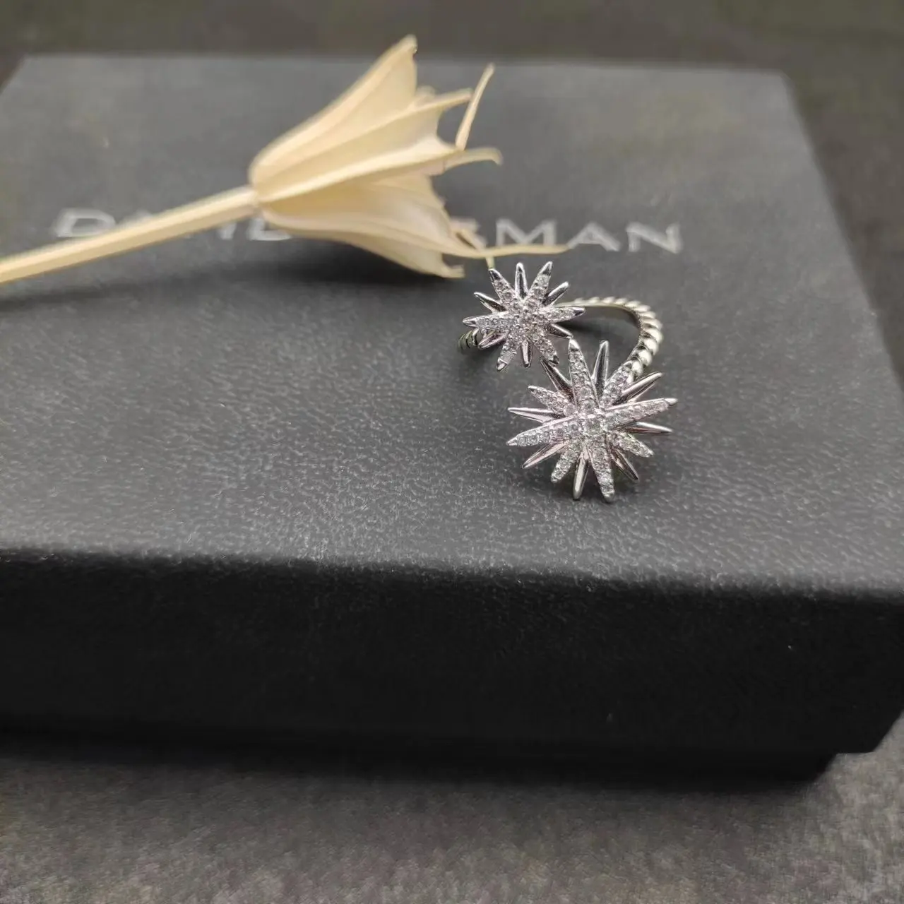 

DY New sunflower High Quality David Yurman Aunflower Petite Infinity Band Ring in Sterling Silver with Women's Popular Charm