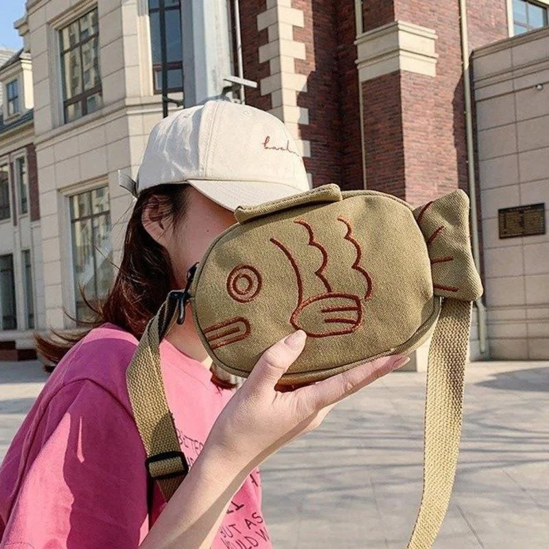 

Симпатичная холщовая сумка-мессенджер в японском стиле с вышивкой, креативная мультяшная сумка в форме уродливой рыбы, сумка на плечо для женщин, кошелек, сумки-мессенджеры