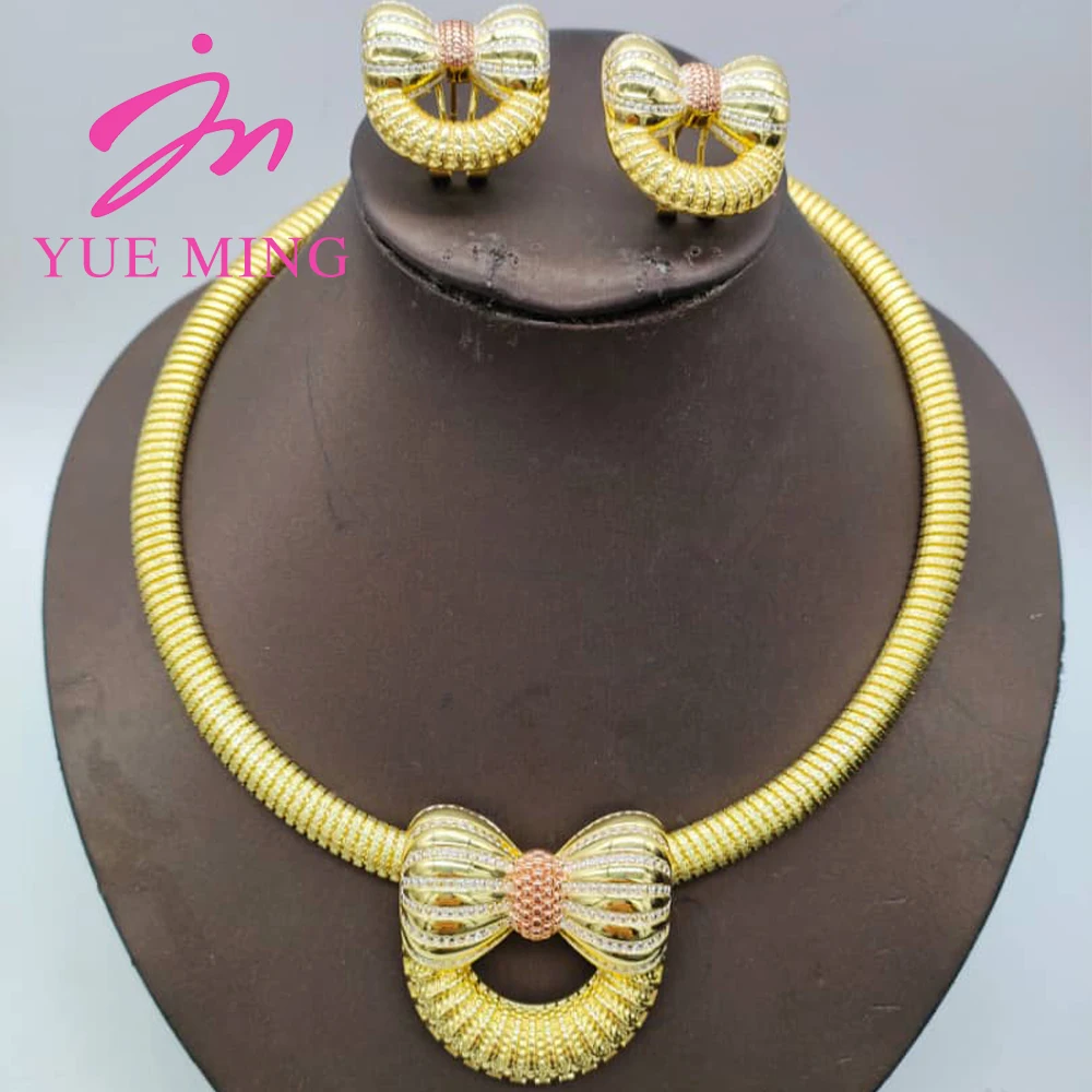 

Italian Gold Plated Jewelry Set for Women Banquet Wedding Fashion Necklace Jewelry Accessories Geometry Pendant and Earrings