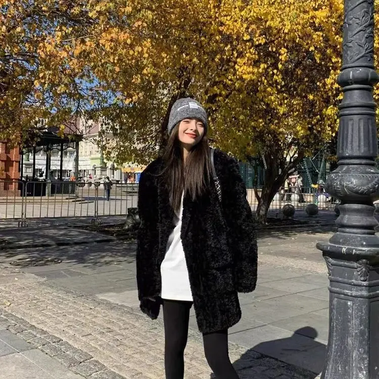 Рисунок 6 - Женское пальто из овечьей шерсти