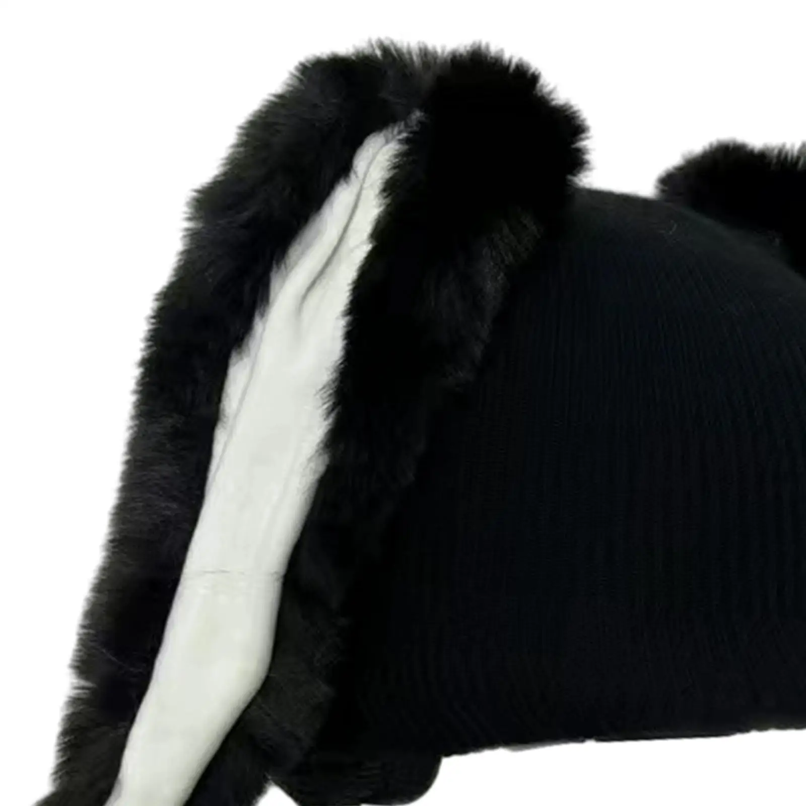 Вязаная шапка для лыжного шлема - забавный аксессуар занятий спортом на открытом