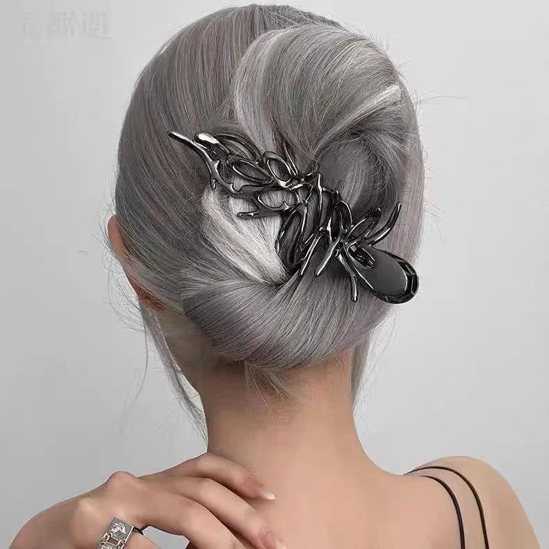 

Luxury Hollow Out Metal Hair Claw For Women Girls Geometric Hair Crab Female Vintage Bowknot Catch Clip Fashion y2k Accessories