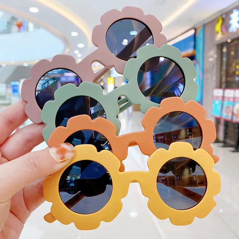 

Солнцезащитные очки для мальчиков и девочек, милые модные детские солнечные очки в форме цветка, летние детские пляжные очки с защитой от ул...