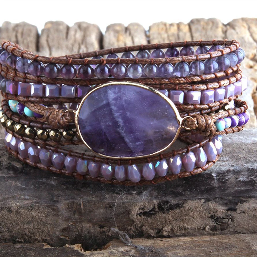 

Многослойный браслет ручной работы из бусин и необработанных камней