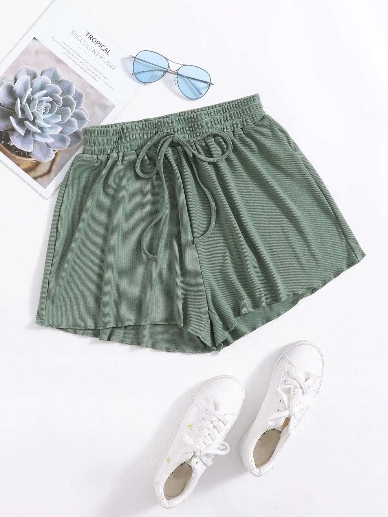 

Knot Waist Solid Shorts