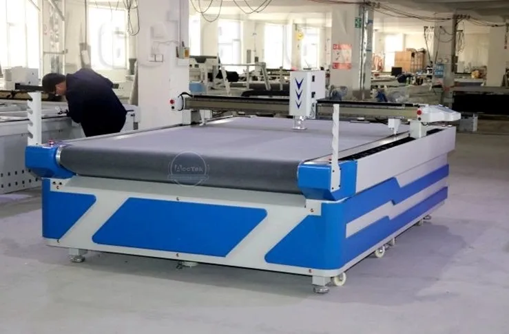 1625 Автоматическая подача ЧПУ колеблющийся Вибрационный нож Лезвие режущий