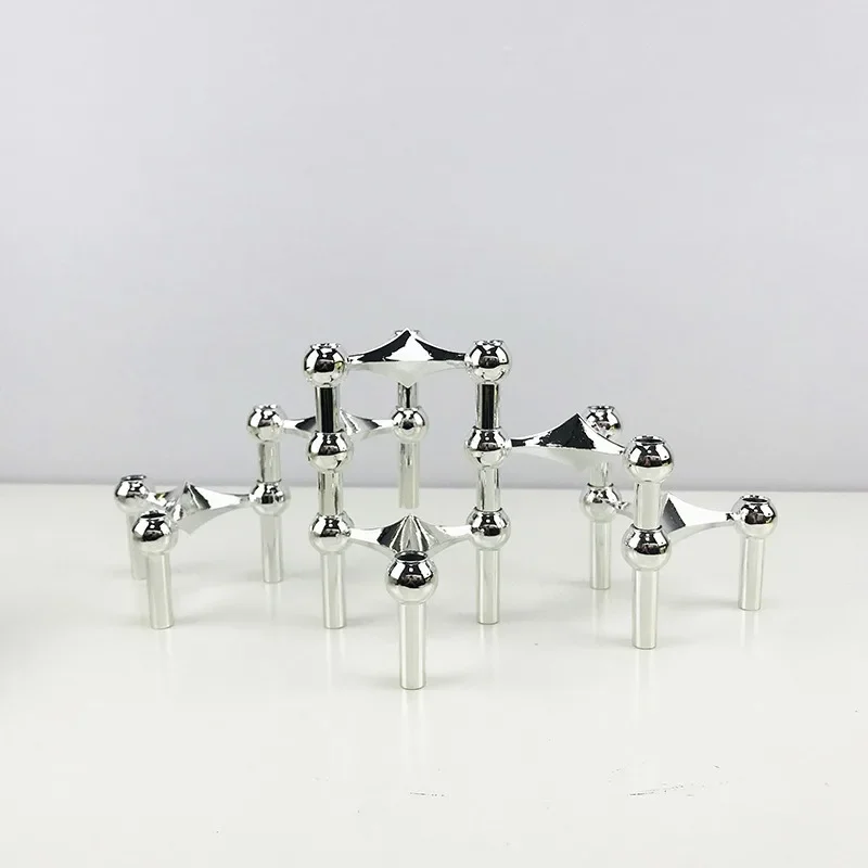 Металлический подсвечник с молекулярной структурой в скандинавском стиле