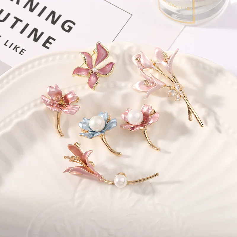 

SHMIK Women Elegant Enamel Flower Brooch Pin Exquisite Pearl Crystal Plant Badges Brooches Fashion Wedding Party Corsage Pins
