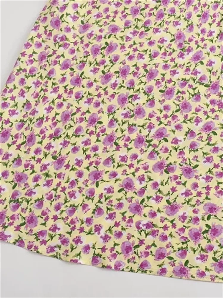 Платье-комбинация с открытыми плечами и цветочным принтом средней длины |