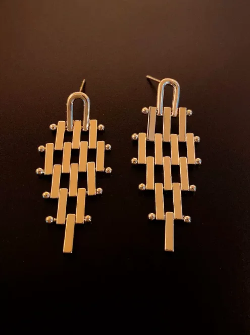 

European and American vintage cool wind irregular earrings