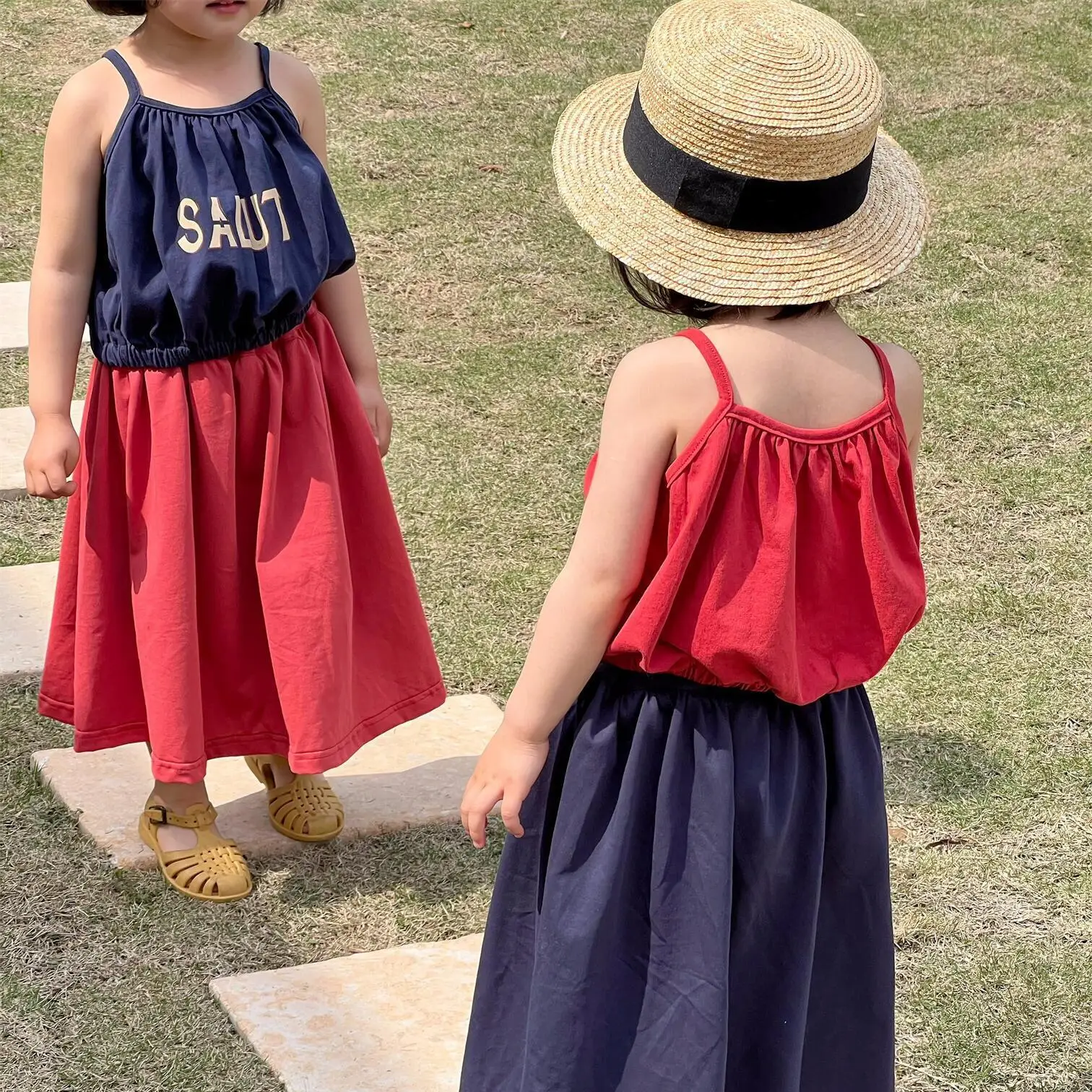 

Одежда для девочек в Корейском стиле Новинка Лето 2023 топ с лямкой на шее для девочек или длинная юбка Модный милый жилет или юбка с эластичным поясом для девочек