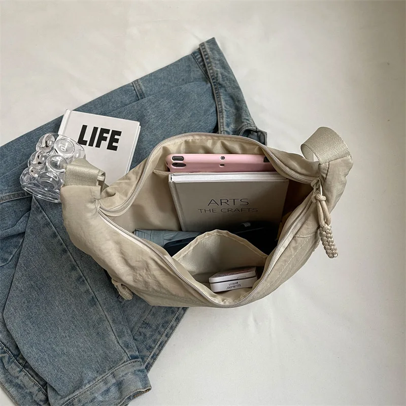 Сумка на плечо из нейлоновой ткани