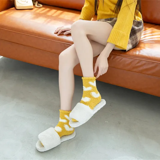 Warm, Thickened and Fleece-lined Coral Fleece Floor Socks for Women in Autumn/Winter, Cute Heart Pattern, Non-shedding