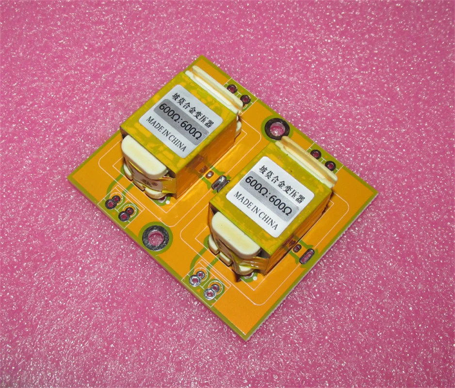 

Permalloy 600Ω:600Ω Audio Transformer Copper-plated Shielding Cover Double-sided Circuit Frequency response: 10--160KHz -1DB