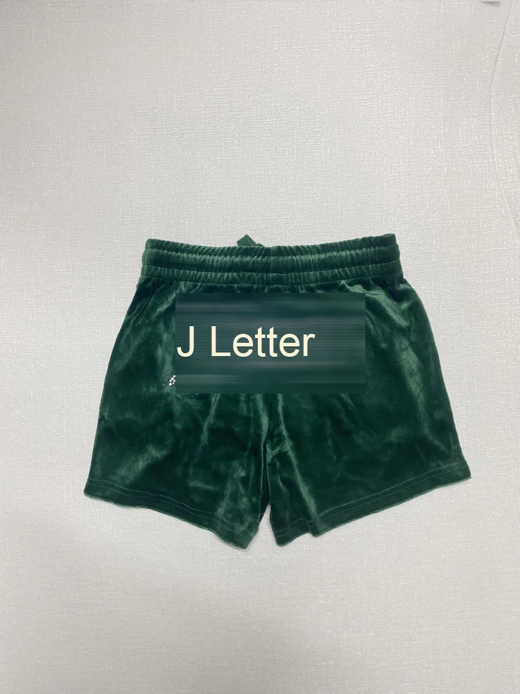 Бархатные спортивные шорты