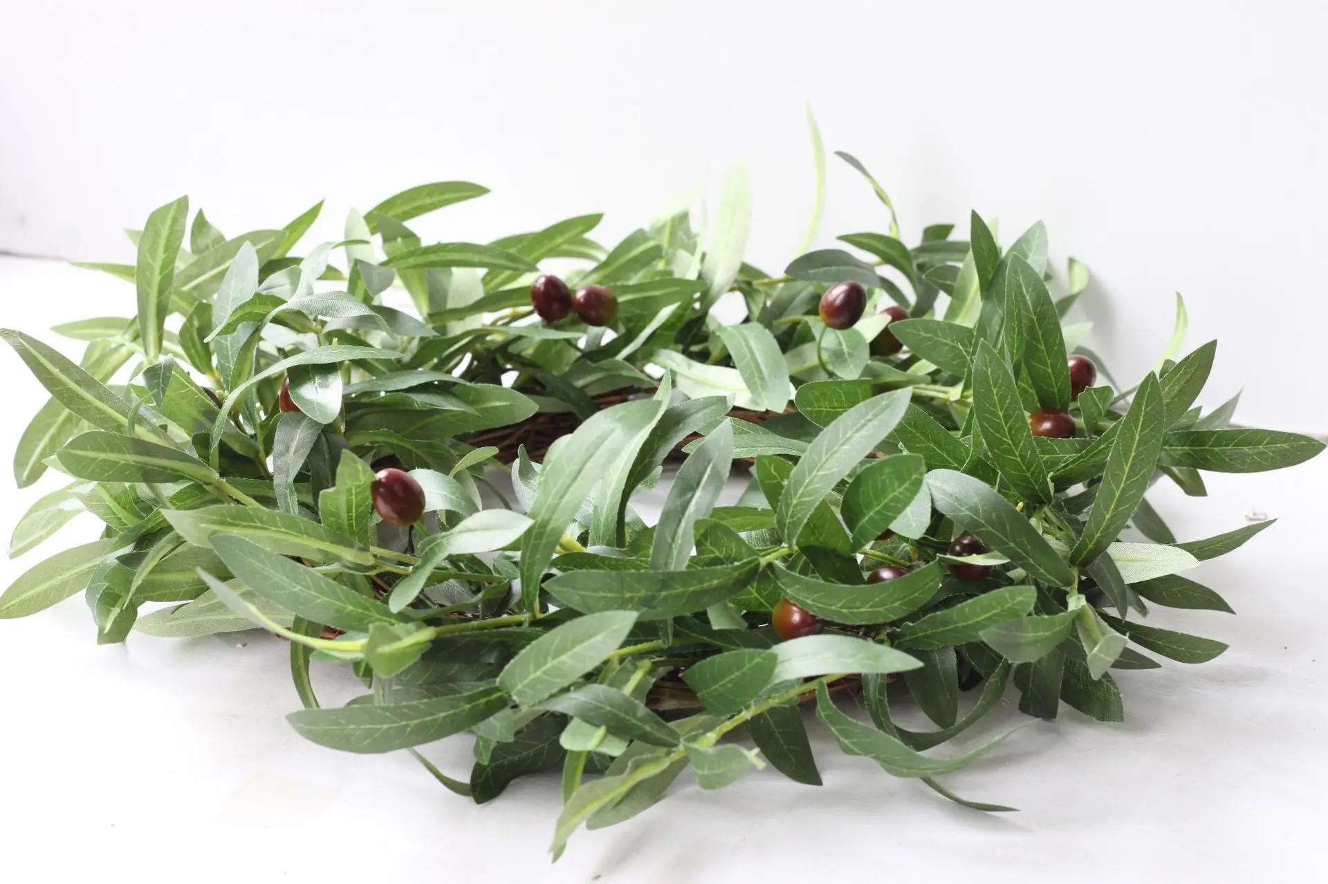 Венок настенный в виде оливковой ветви 40 см |