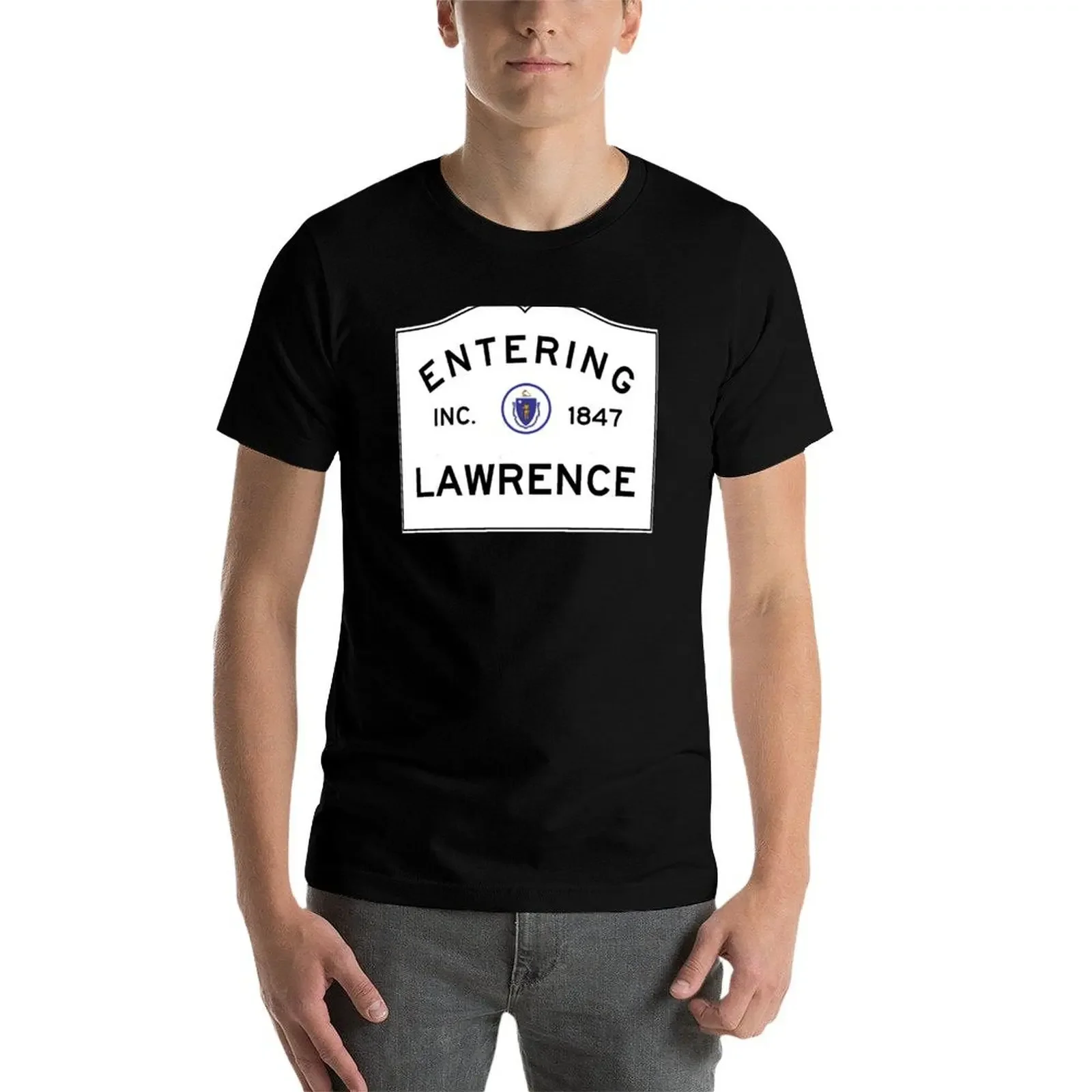 Футболка с дорожным знаком Внимающий Лоуренс Массачусетс — Содружество