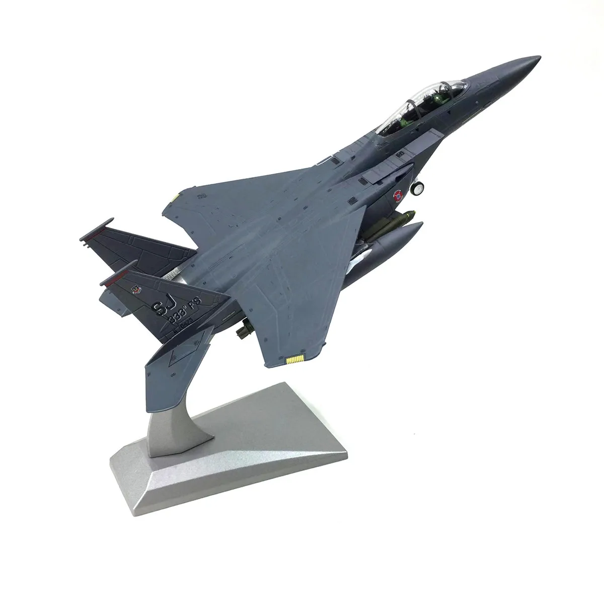 

Военная модель в масштабе 1:1/100 с подставкой и самолетом