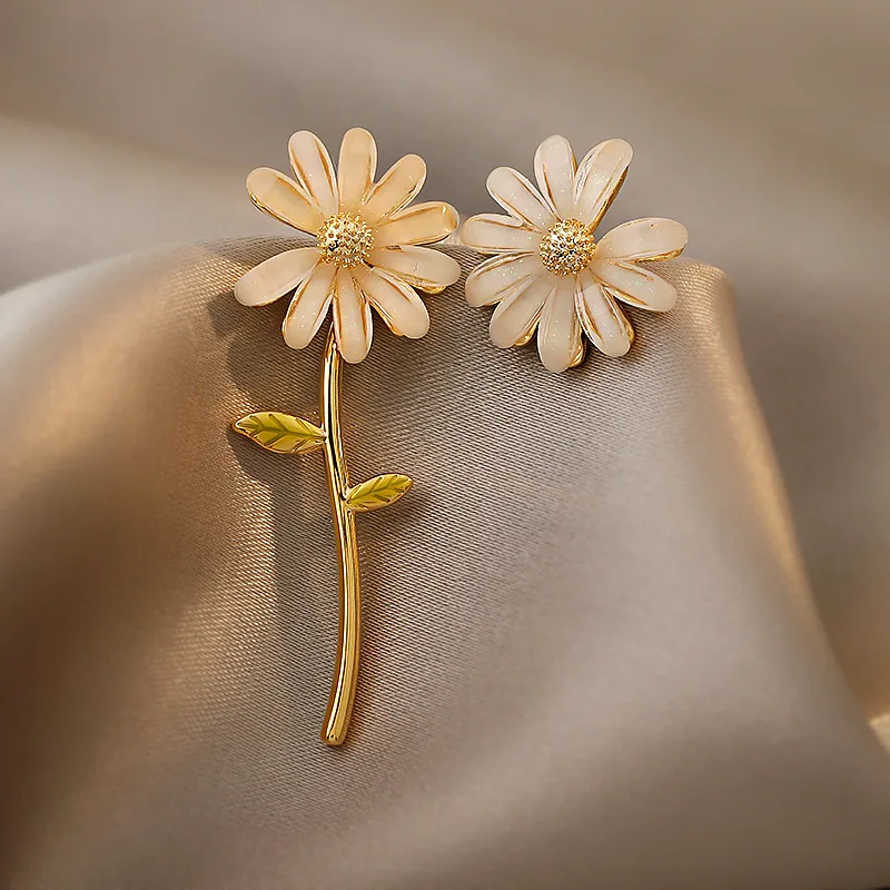 

Korean Cute Fashion Sunflower Earring For Women Exquisite Daisy Flower Earrings Resin Rhinestone Boho Stud Jewlery Accessories