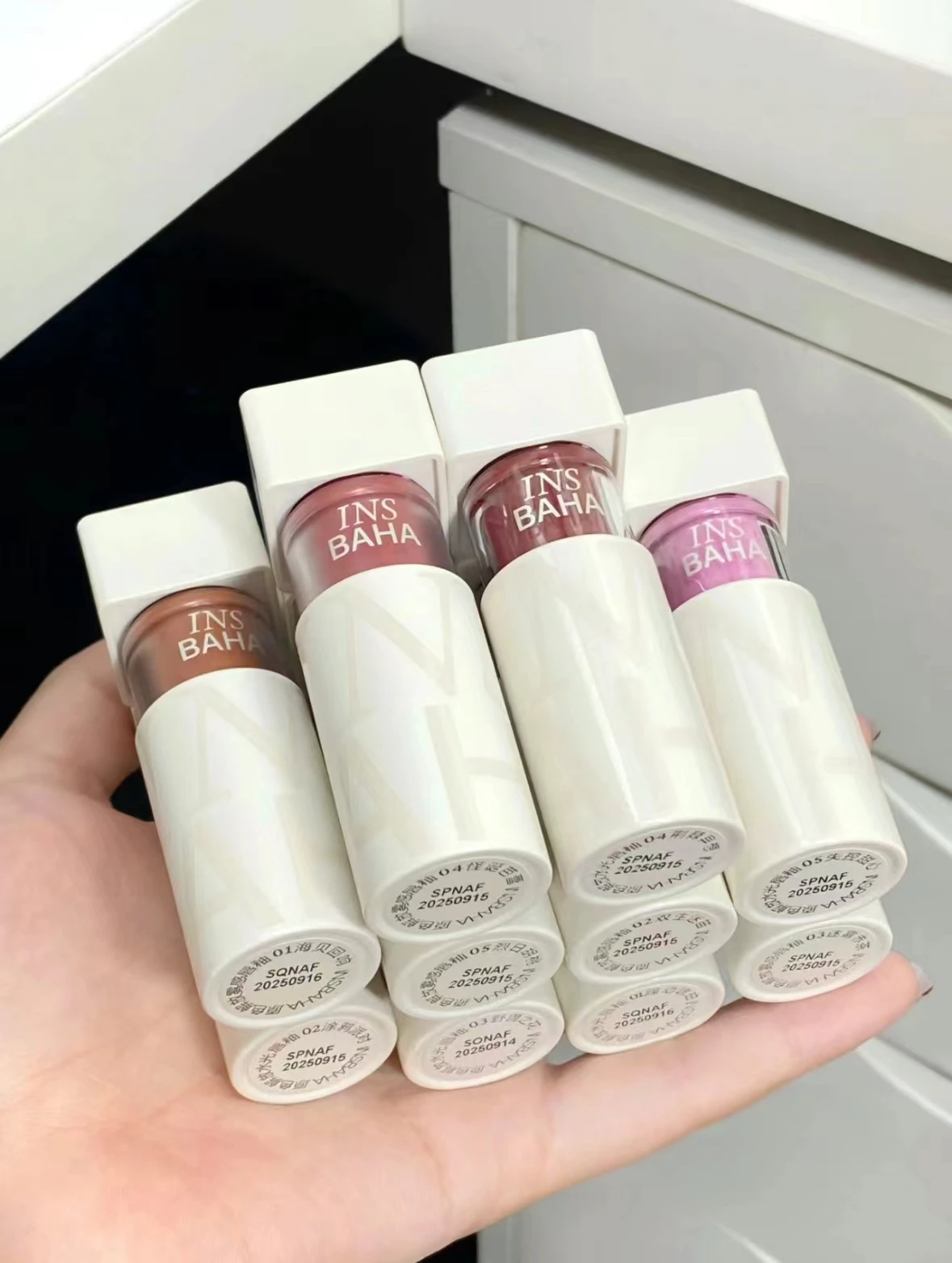 Блеск для губ с глянцевой глазурью INSBAHA зеркальный увлажняет стойкую быструю