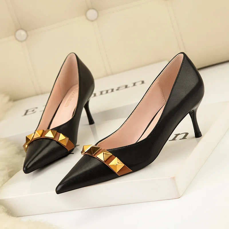 

2022 New Fashion Sexy Slimming High Heel Thin Women's Shoes Stitching Shallow Mouth Metal Button Pointed Toe Pumps